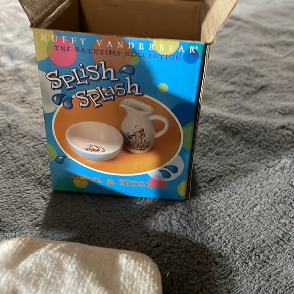 Muffy Vanderbear bathroom collection washstand bowl and pitcher - Picture 3 of 7